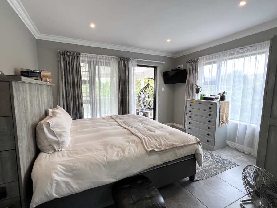 5 Bedroom Property for Sale in Noorsekloof Eastern Cape